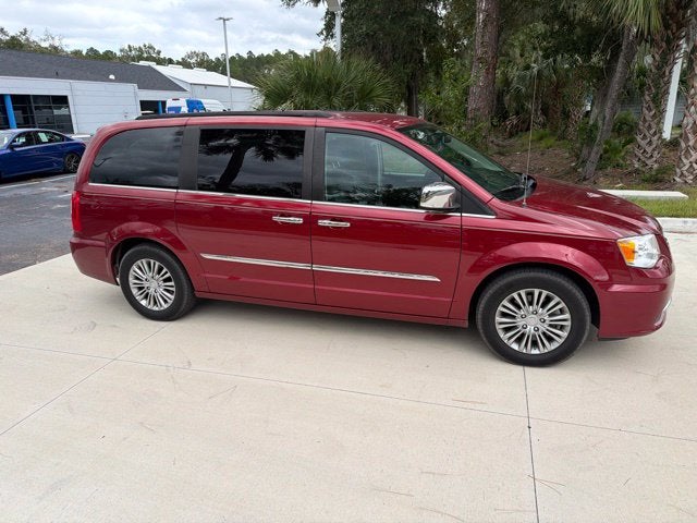 2015 Chrysler Town & Country Touring-L