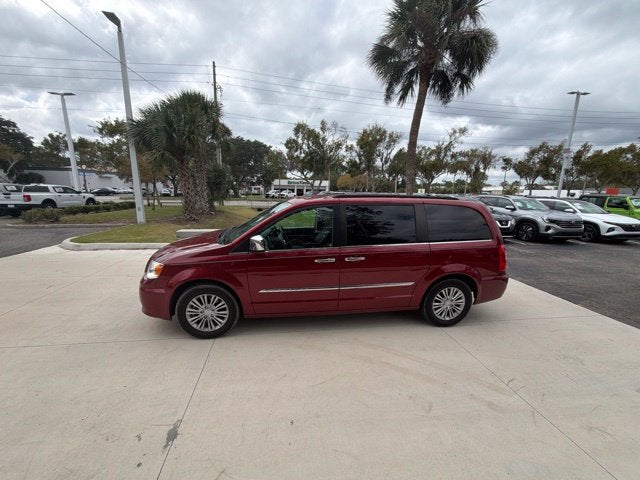 2015 Chrysler Town & Country Touring-L