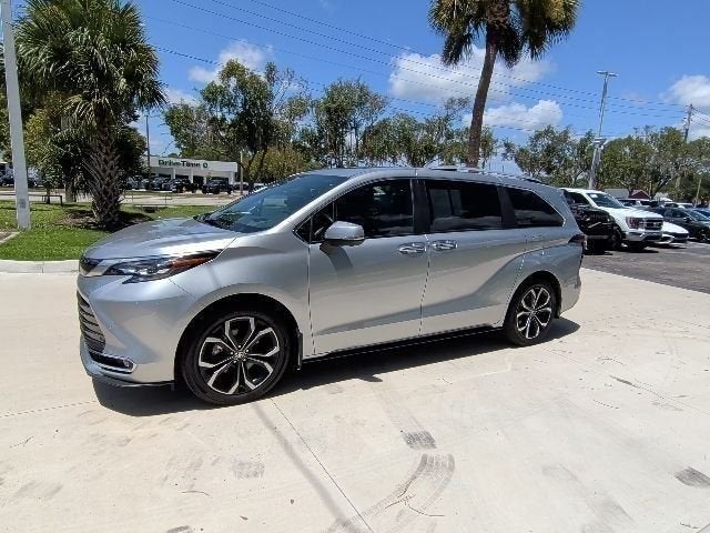 2025 Toyota Sienna Platinum 7 Passenger