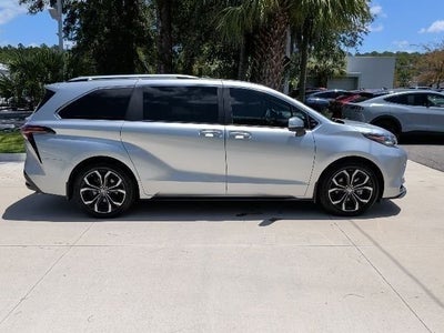 2025 Toyota Sienna Platinum 7 Passenger